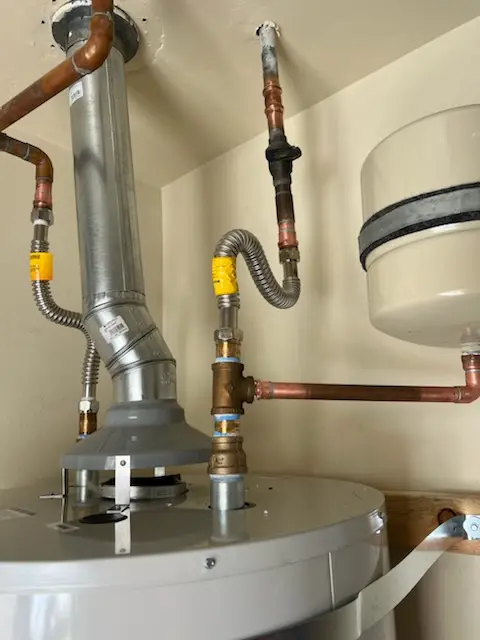 Water heater installation and plumbing repair in Del Rio